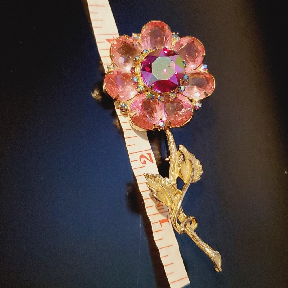 Vintage Crystal Brooch Large Floral Aurora Borealis Crystals Pink Purple Gold - Picture 9 of 10